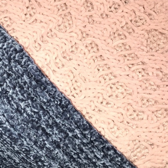 LAST2️⃣🆕 Classic Touch in Soft Pink Pullover - Picture 7 of 8